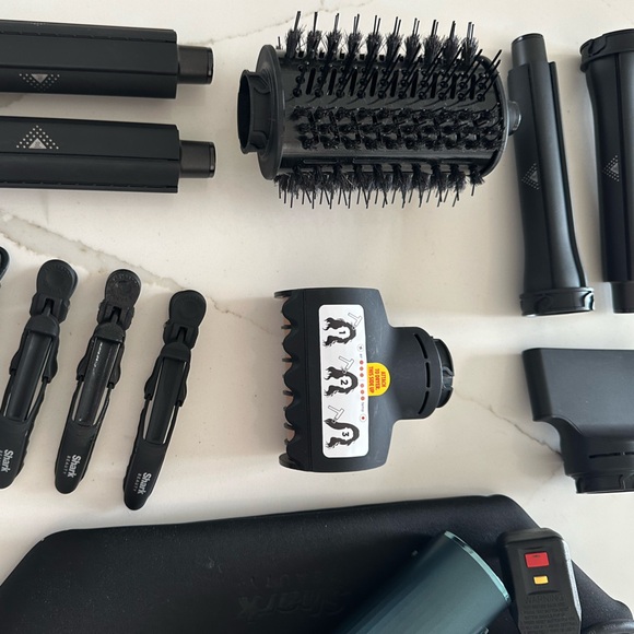 SHARK FlexStyle® FrizzFighter™ Finishing Tool Limited Edition Gift Set - Picture 2 of 3